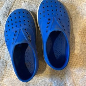 Native blue toddler size 8